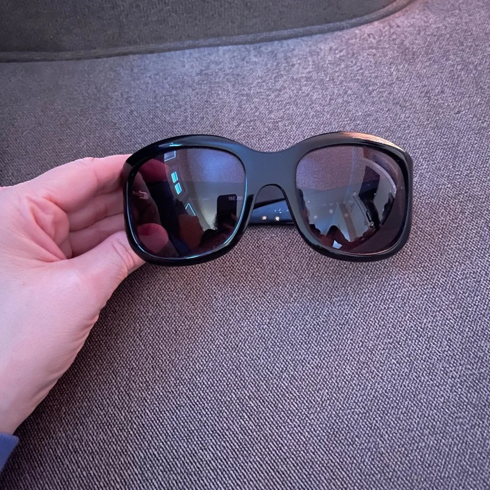 Juicy Couture Y2K Sunglasses with Original Case - Picture 3 of 7